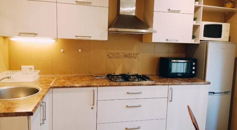 Elegant Old Town Toffee Bliss Apartment, SELF Check-In, Steps from Bus Station — photo 4