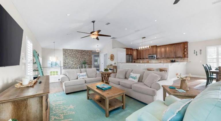 Vacation home with pool | Good for workation | Pet-friendly — photo 3