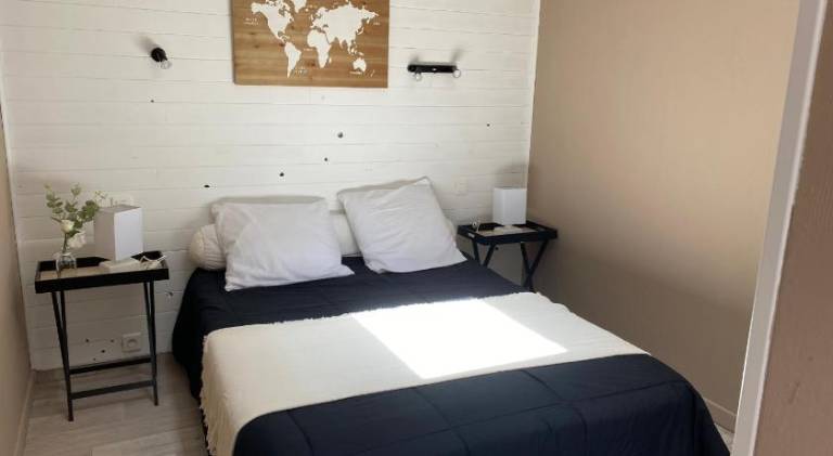 Holiday apartment with private pool & terrace in Gréoux-les-Bains