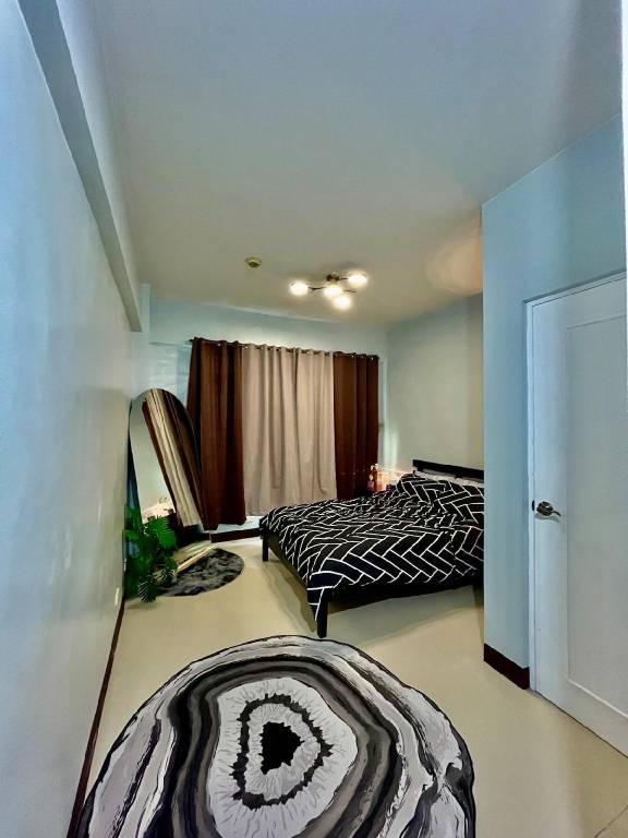 Lovely rental apartment with pool & garden | Suitable for remote work | Pets are welcome in Taguig