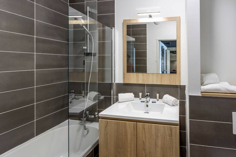 Family-oriented pleasant condo with hot tub, pool & sauna | Dogs allowed — photo 5