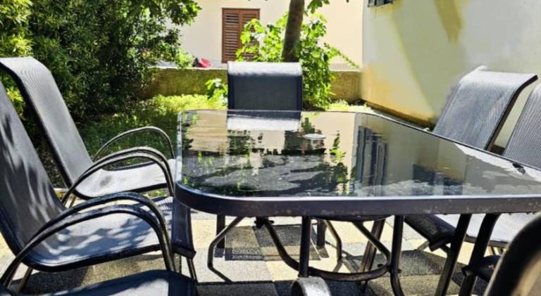 Apartment with grill, patio & yard — photo 3