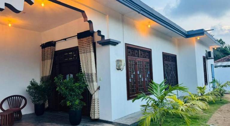 Villa with BBQ, garden & patio | Perfect for remote work — photo 4