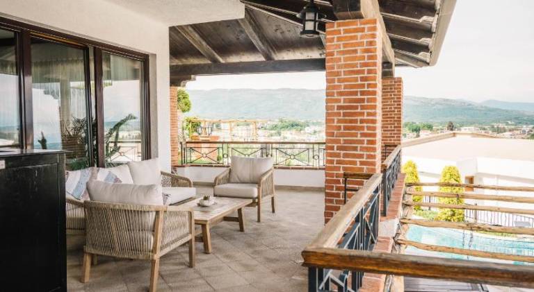 Holiday apartment with patio, yard & barbeque — photo 4