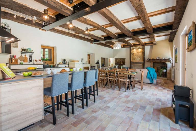 Villa with yard & private pool | Mountain view — photo 3