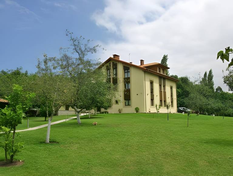 Pleasant holiday apartment with garden | Pet-friendly in Llanes