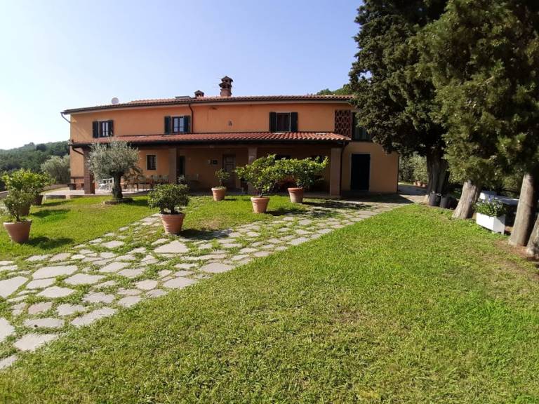 Agriturismo Podere Pilar per le famiglie -per 10-12-14 persone- Una villa intima e privilegiata con spettacolare piscina ultrapanoramica: Agriturismo Podere Pilar in Toscana per 10-14 persone con spettacolare superpanoramica piscina 12x6 metri — photo 5