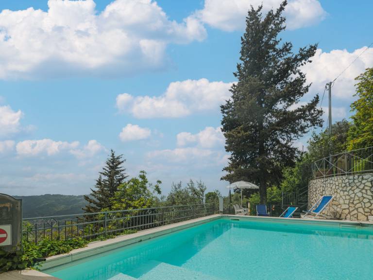 House with private pool, barbecue & patio | Mountain view | Pet-friendly — photo 3