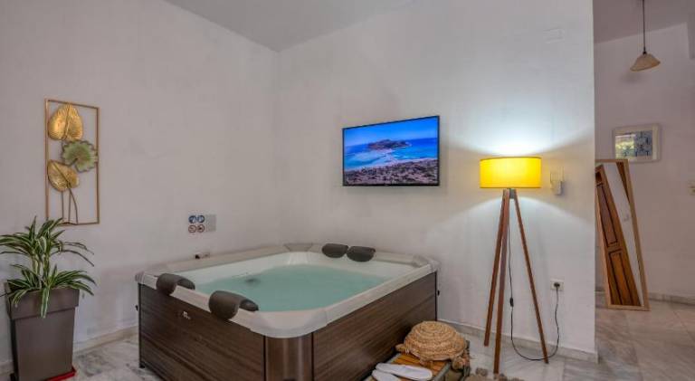 Fully equipped charming vacation home with grill, garden & jacuzzi | Good for workation | Pets are welcome — photo 5