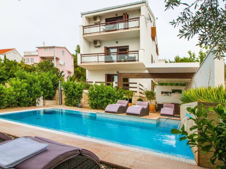 Pleasant apartment with patio, pool & garden | Nature view | Next to the beach | Pet-friendly in Okrug