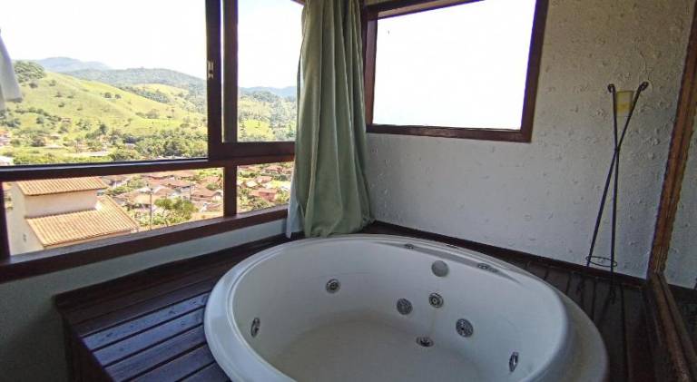 Lodge with pool, jacuzzi & garden — photo 3