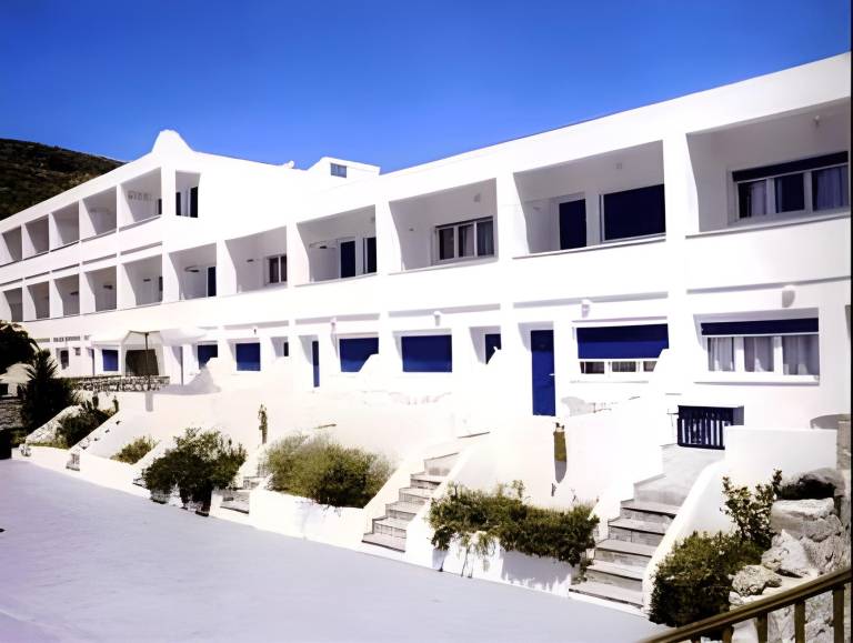 Lagada Beach Hotel in Milos