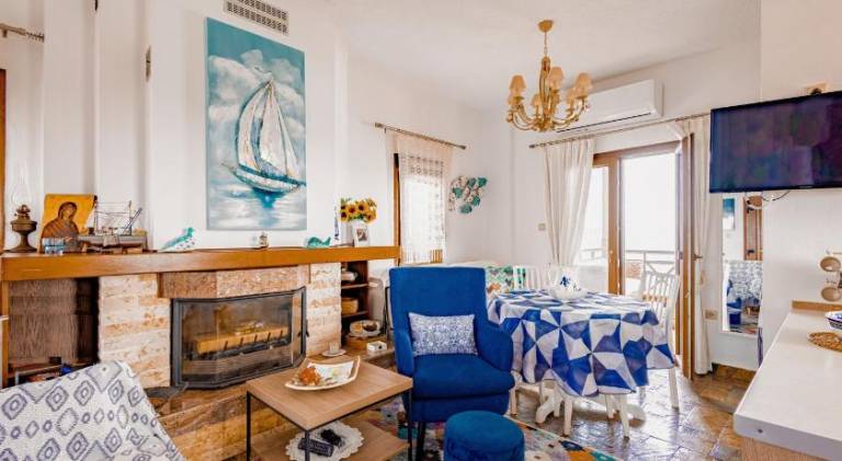Villa with patio & barbeque | Pets allowed — photo 2