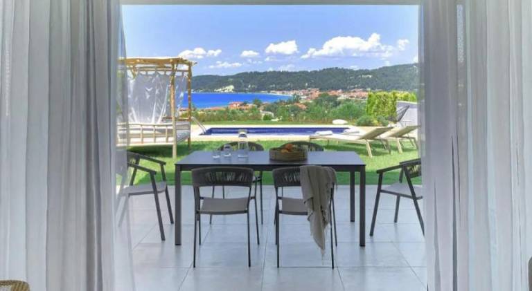 Villa with pool, yard & terrace | Next to the beach | Dogs allowed — photo 4
