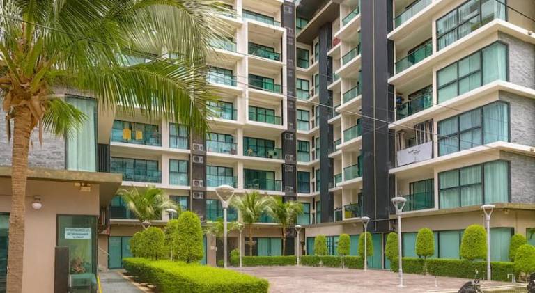Pattaya Modern 2BR Condo Rooftop Swimming Pool Pratumnak — photo 3