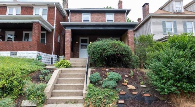 House | Perfect for remote work in Pittsburg, PA