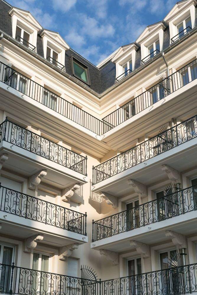 Villa Médicis Puteaux in Suresnes