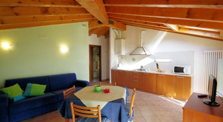 Nice serviced apartment with yard, pool & patio | Dogs allowed — photo 4