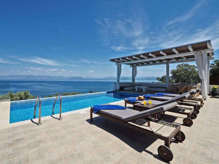 Villa  Moraitika