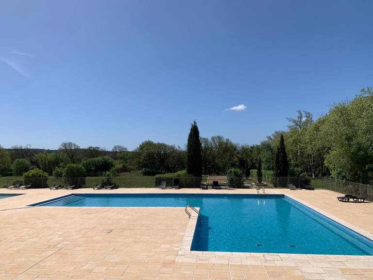 Family-oriented rental apartment with pool, BBQ & yard | Pets allowed — photo 2