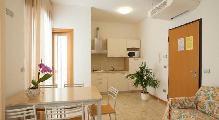 Serviced apartment with 2 rooms for 6 persons — photo 2
