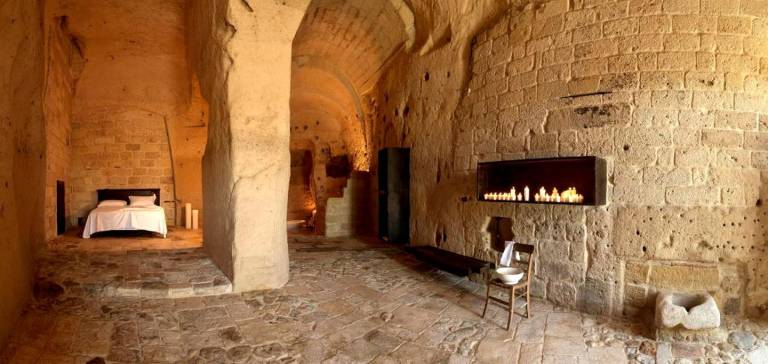 Charming Cave Vacation Rental in Ancient Town of Matera, Southern Italy — photo 5