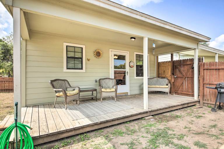 Cozy Canyon Lake Cottage: 1 Mi to Guadalupe River! in Canyon, TX