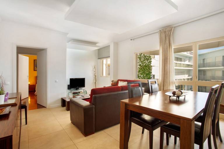 Apartment 'Funchal Centre Bliss - Soulful Stays' with Sea View, Shared Terrace and Wi-Fi — photo 4