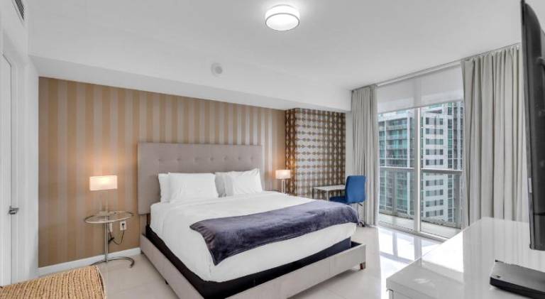 Holiday apartment with pool | Near Bayfront Park — photo 2