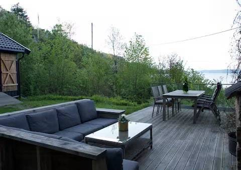 Vacation home with terrace, BBQ & yard | Sea view in Horten