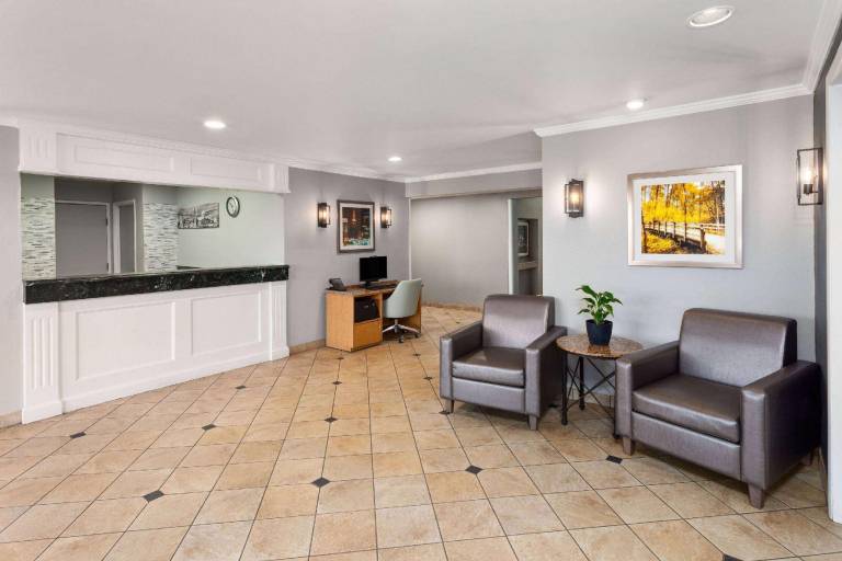 La Quinta Inn by Wyndham Cleveland Independence — photo 3