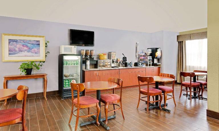 Microtel Inn & Suites by Wyndham Thomasville/High Point/Lexi — photo 5