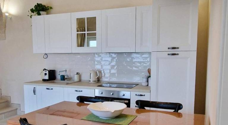 Serviced apartment with patio & yard | Pets are welcome — photo 3
