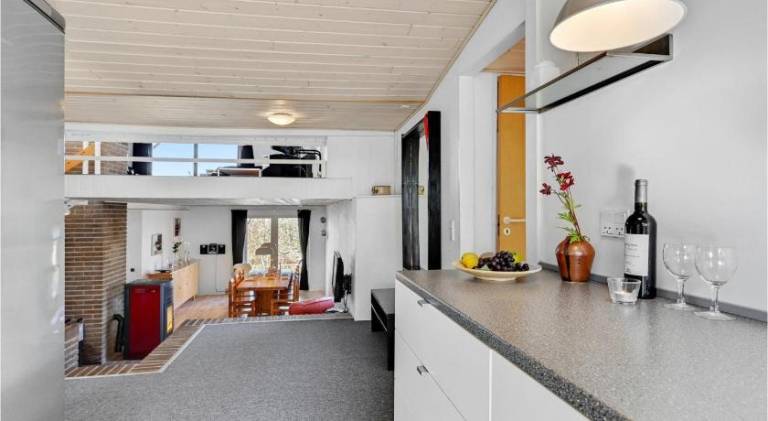 Vacation home with jacuzzi — photo 3