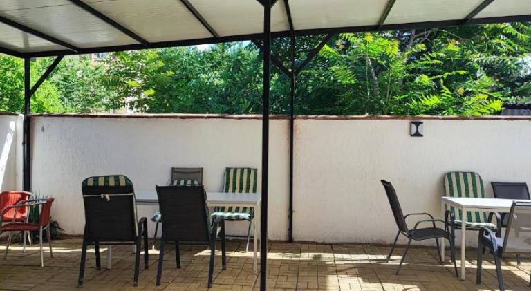 Holiday apartment with patio & yard — photo 4