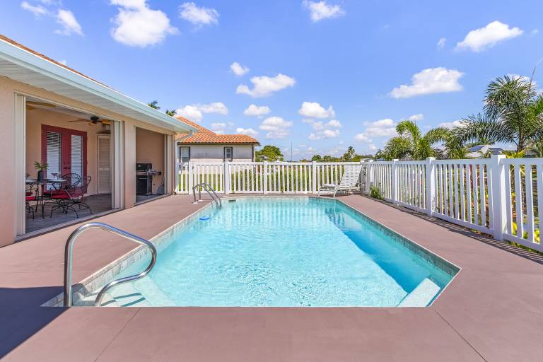 Family-friendly charming house with yard, grill & private pool | Dogs allowed in Cape Coral, FL