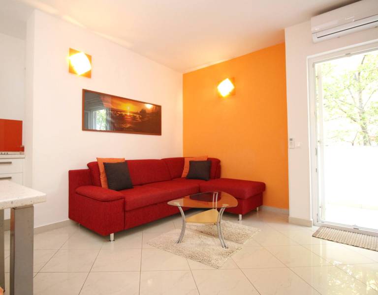 Apartment with terrace — photo 2
