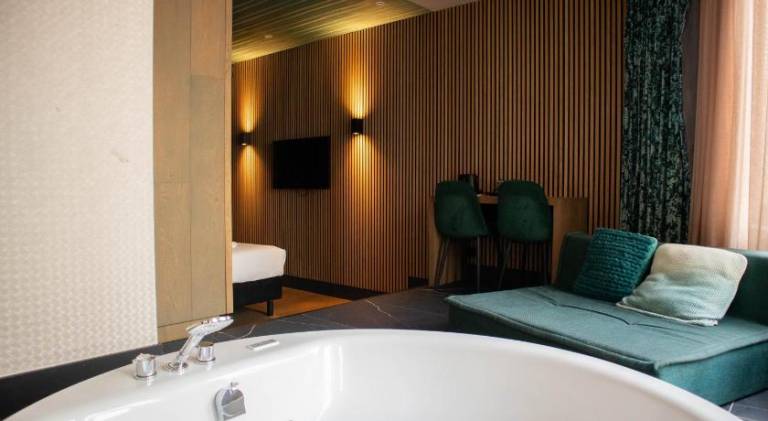 Manzo's Suites — photo 4