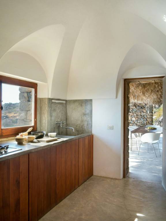 Pantelleria house between sea and hot springs — photo 5