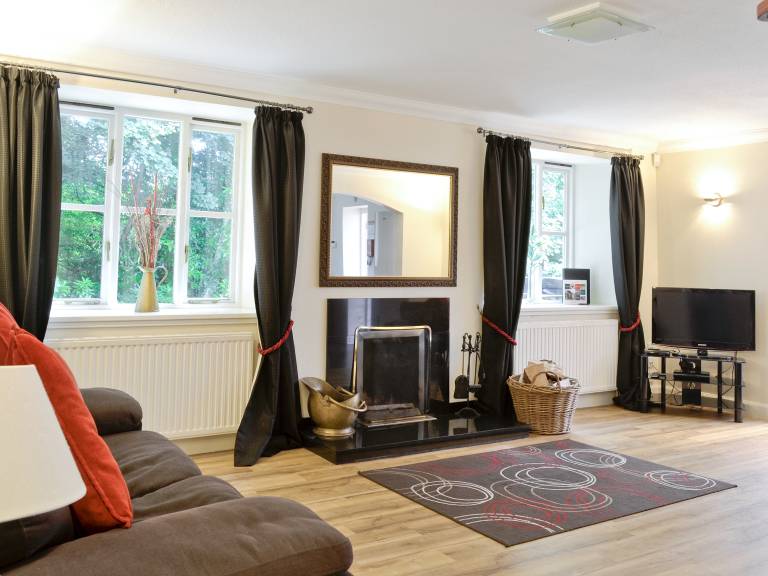Family-oriented cottage with hot tub, yard & grill | Pets are welcome — photo 2