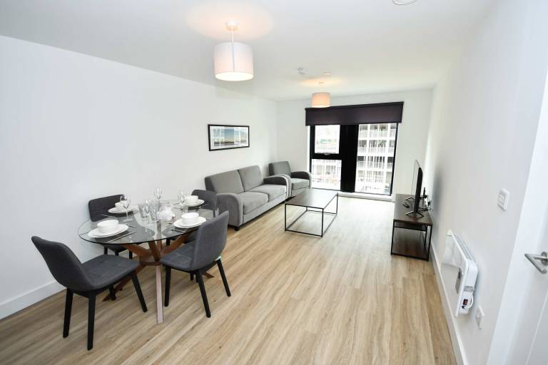 Bastion Point 2BED City Centre Apartment w Parking