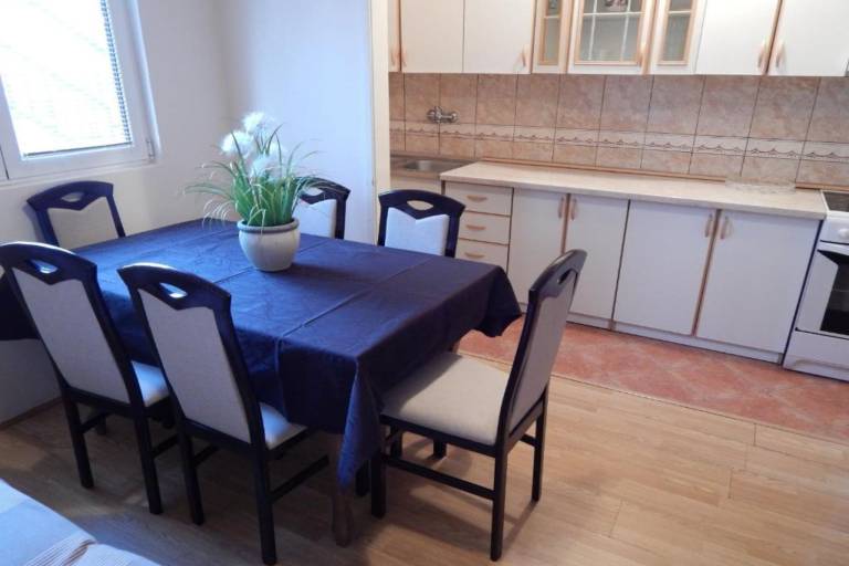 Ferienwohnung in Herceg Novi, Njivice f&uuml;r max. 6 Personen