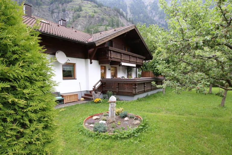 Holiday apartment with 2 rooms for 4 persons — photo 4