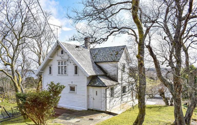 Hus  Bakkasund