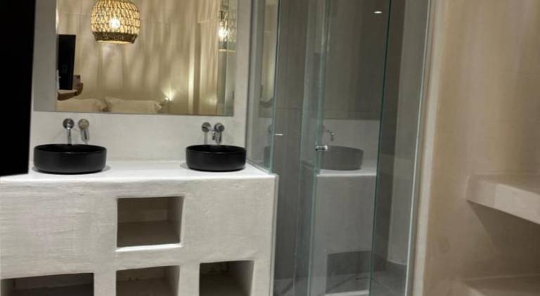Value for money Naousa Center designer spacious room — photo 3