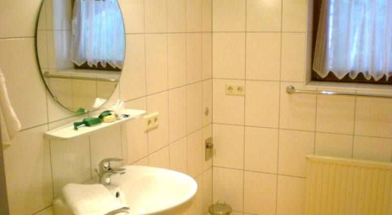 Lovely rental apartment with yard, patio & private pool | Pets are welcome — photo 2