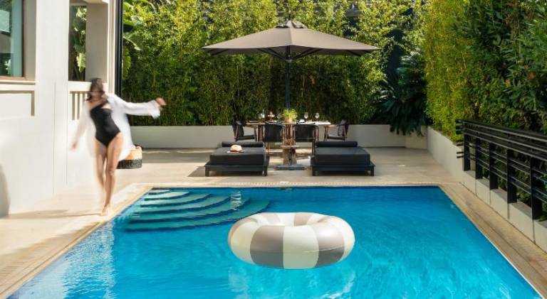 Rental apartment with pool in Glyfada
