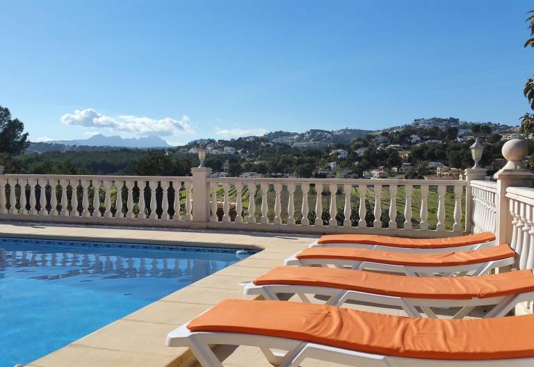 Pet-friendly Villa Casa Jessie with Pool, A/C, Wi-Fi, Garden & Terrace — photo 2
