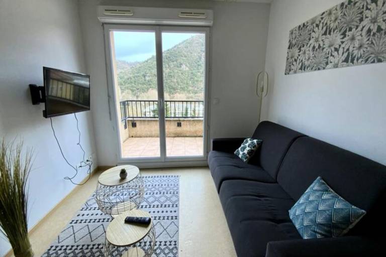 Apartment with pool — photo 2