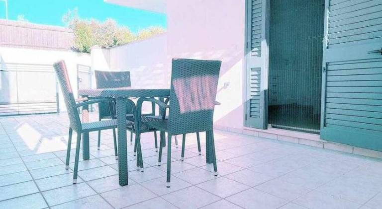 Apartment with yard & terrace in Ugento